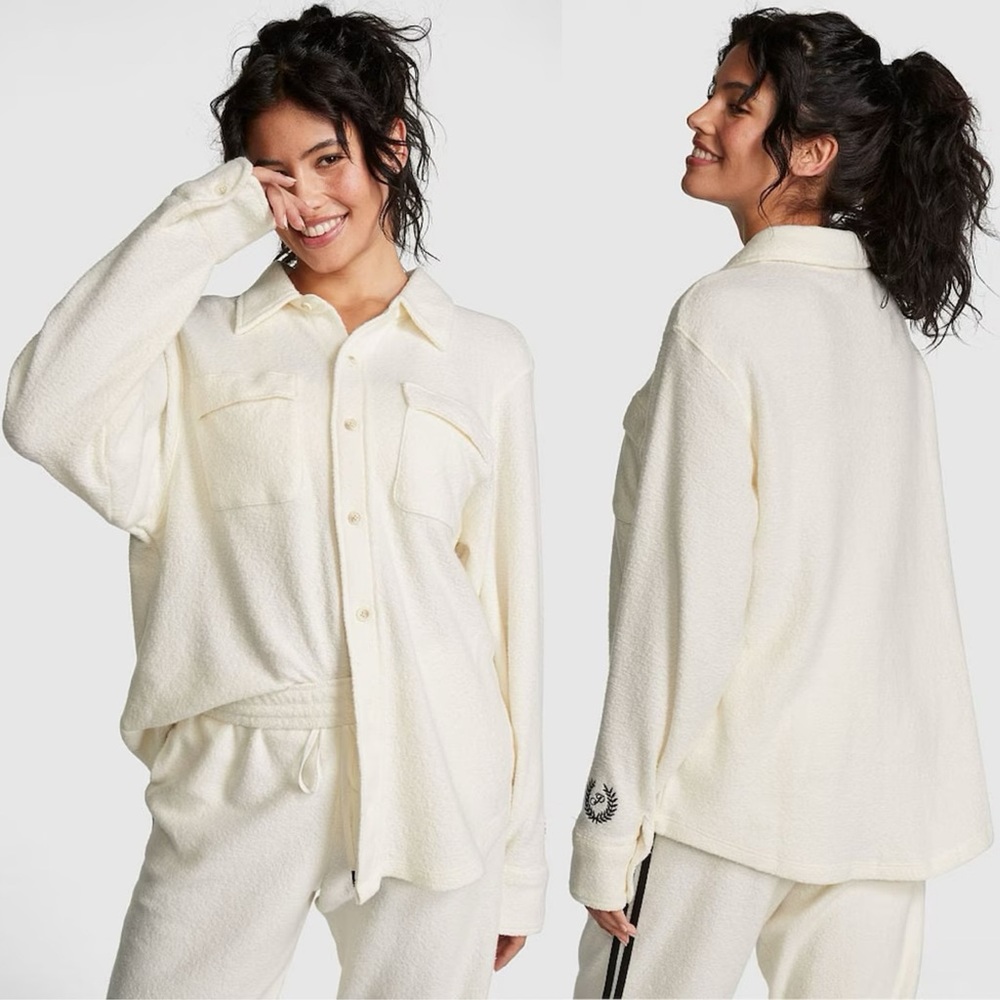 Victoria’s Secret PINK reverse fleece shacket in creamer white size S small